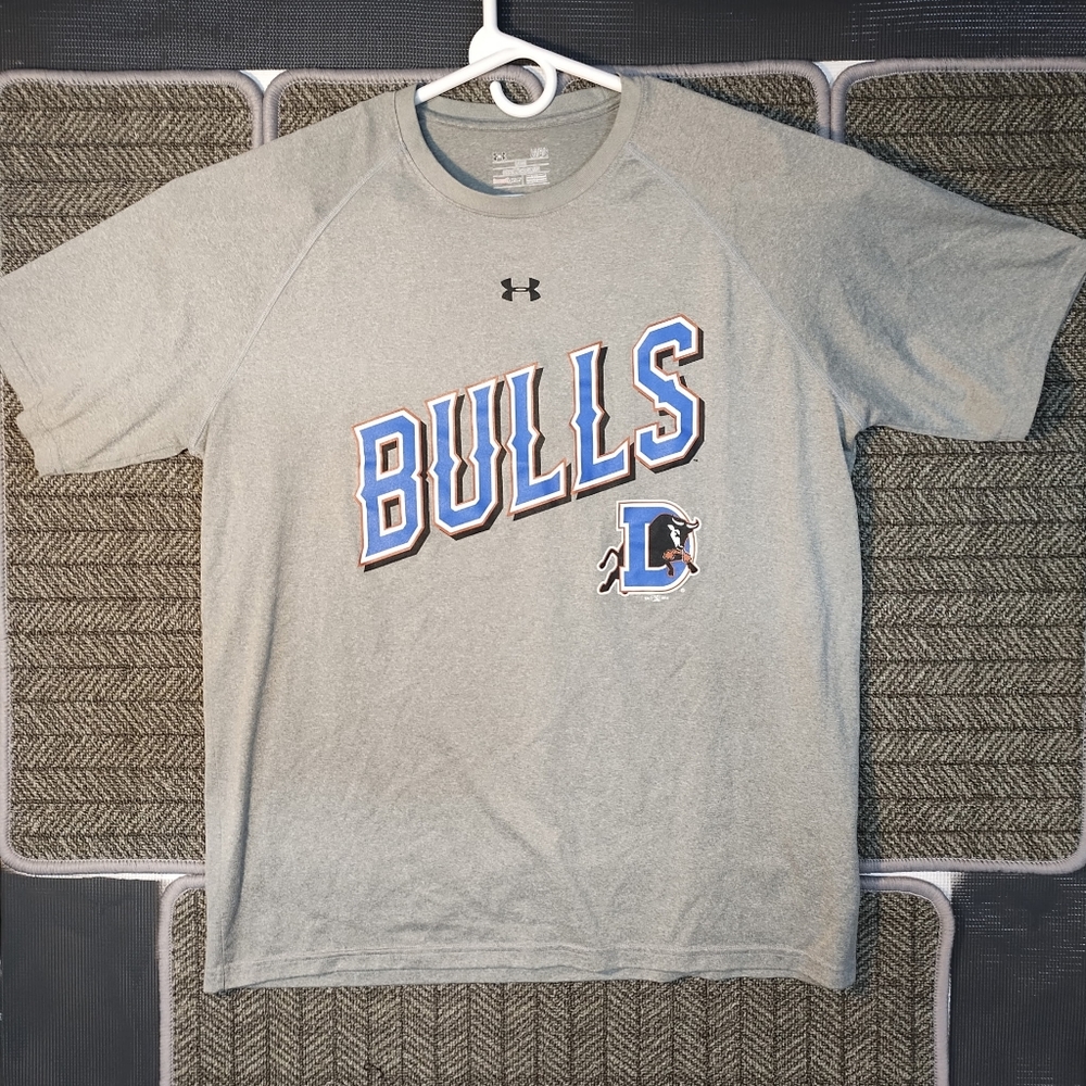 Under Armour Bulls T-shirt in grey size LG